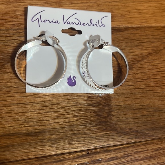 Cute Gloria Vanderbilt Womens Silver Tone Hoop Click-top Earrings - Picture 4 of 5